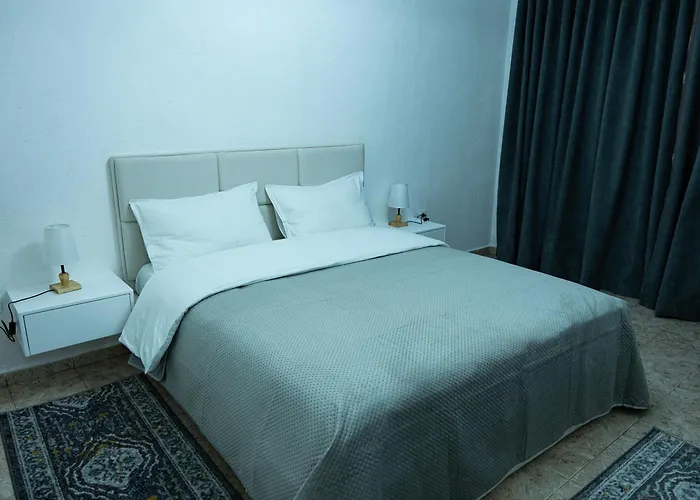 Center Apartment *