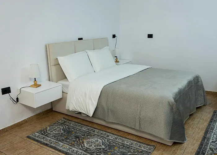 Center Apartment *